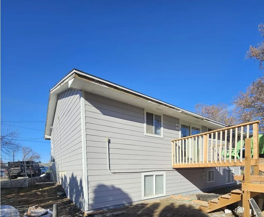 Home in Spokane Valley Got a Brand new siding replacement with James Hardie Fiber cement siding.